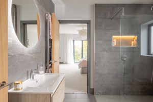 Photo 21- click for photo gallery